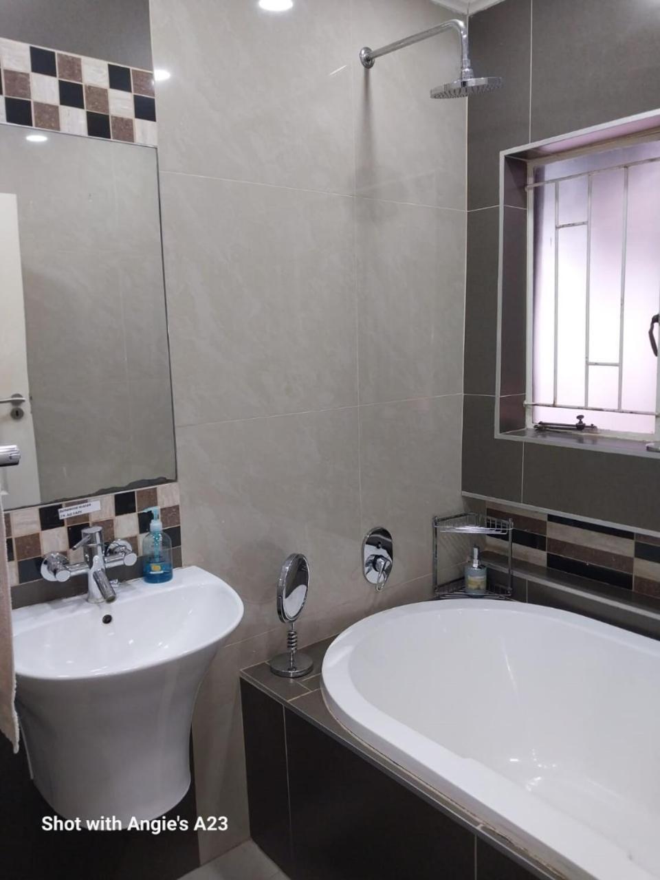 The Giraffe Room At Frederick'S Place Pretoria-Noord 外观 照片